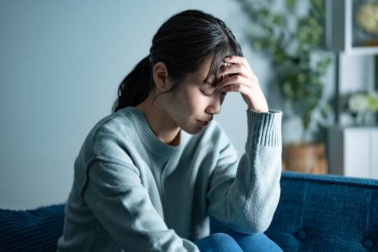 落ち込む 女性」の写真素材 | 46,490件の無料イラスト画像 ...